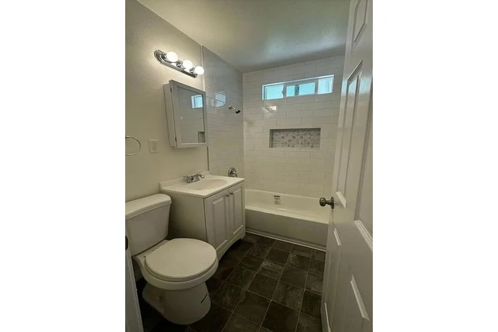 $2500 : READY TO MOVE IN HOME image 7