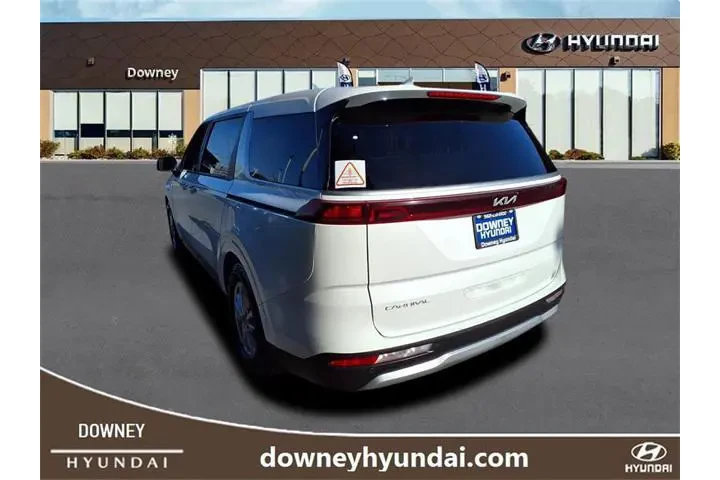 $28603 : Kia Carnival 2023 LX 4dr Min image 6