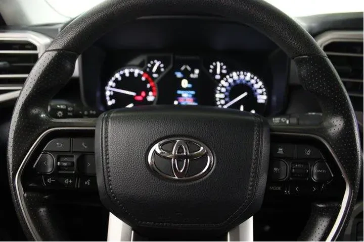 $35945 : Toyota Tundra 2022 4x2 SR5 4 image 7