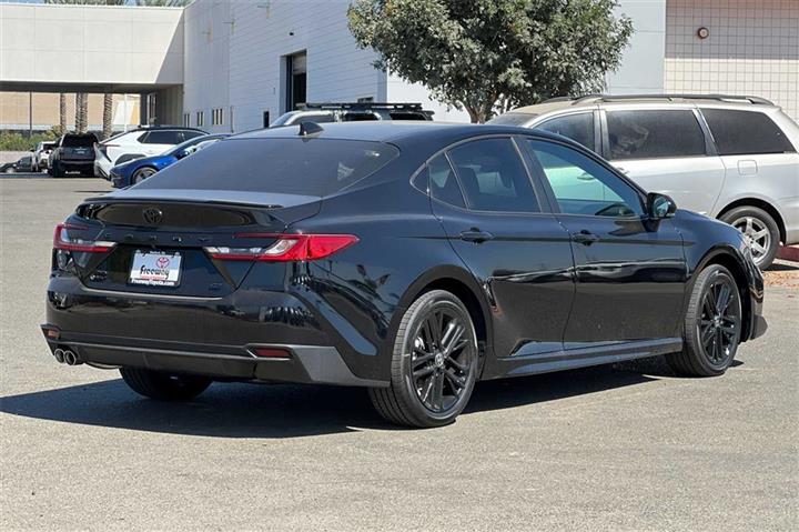 $34565 : Camry SE image 4