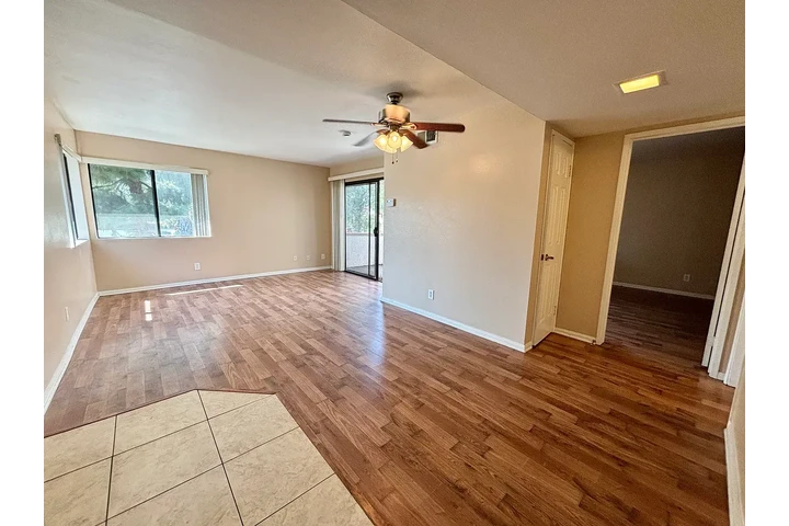 $1000 : Apartm with Updated Appliances image 5