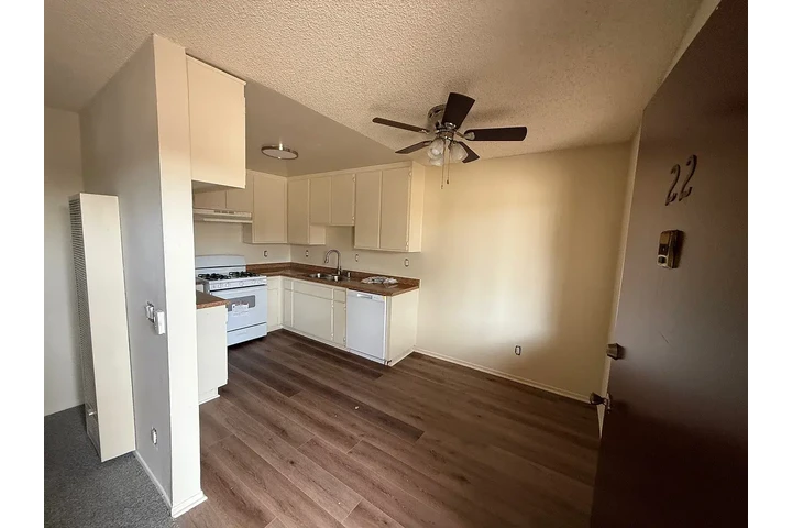 $2000 : Gorgeous 2 bed 1 Bath image 3