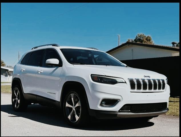 $8900 : Se vende Jeep Cherokee image 10