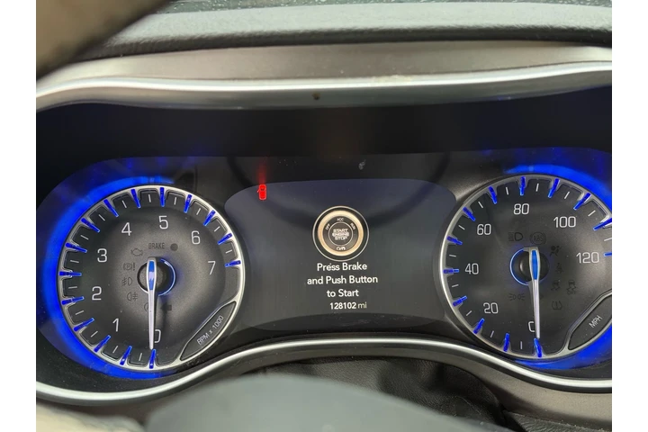 $11990 : 2018 Pacifica Limited image 6