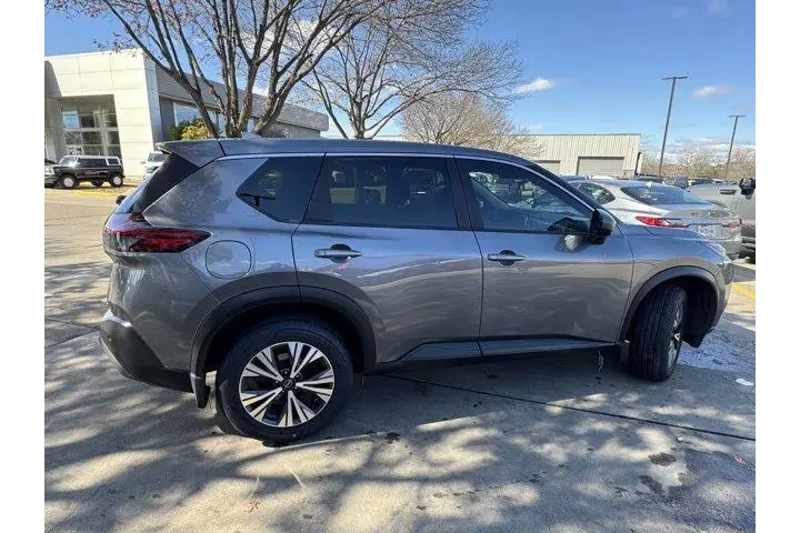 $21754 : Nissan Rogue 2023 SV 4dr Cro image 4