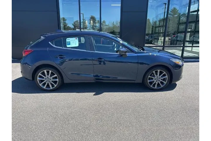 $17295 : Mazda Mazda3 2018 Touring 4d image 3