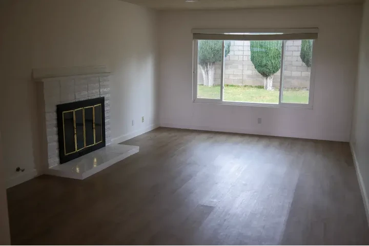 $1500 : Anaheim - Available Now image 3