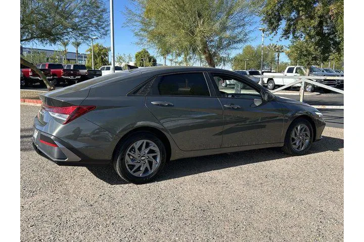 $18990 : Hyundai ELANTRA 2024 SEL 4dr image 9