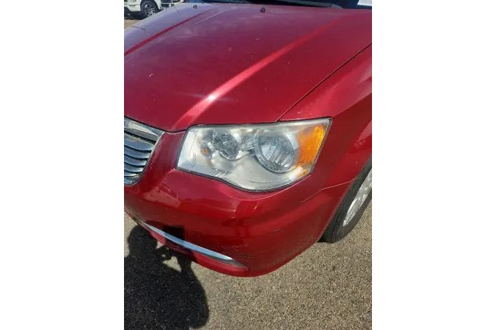 $10291 : Chrysler Town and Country 20 image 6