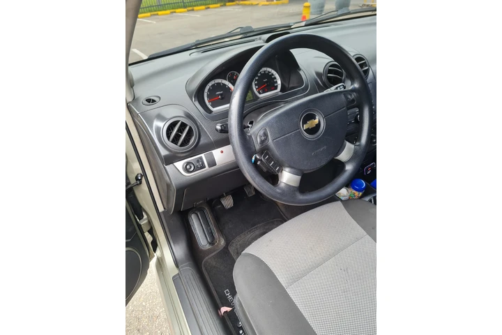 $30000000 : vendo aveo GTI image 2