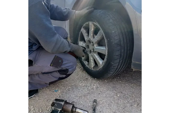 Servicio de Grúa 24/7 image 2