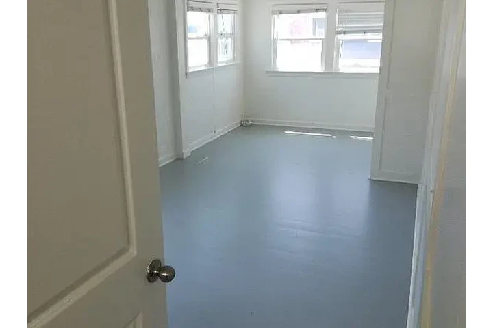 $1050 : Norwalk, CA disfruta de acceso image 5