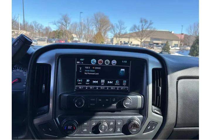 $21996 : 2019 Silverado 1500 LD LT image 6