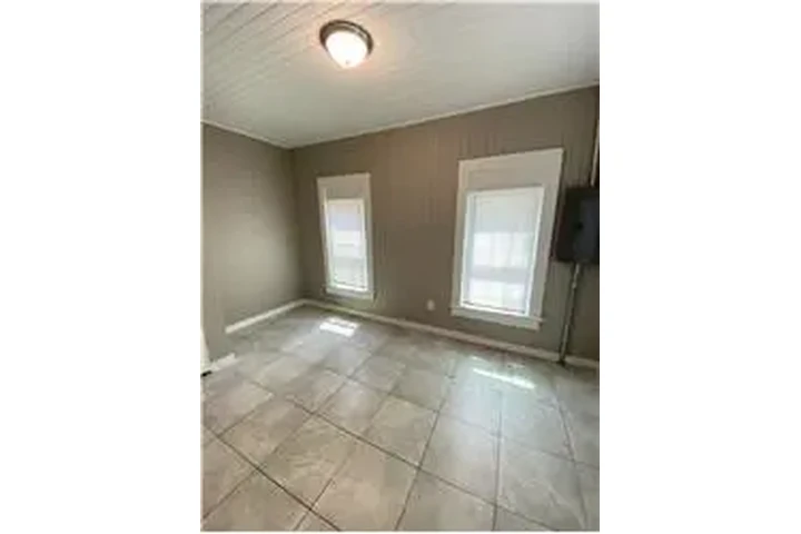 $1500 : Rental property with 3 bedro image 2