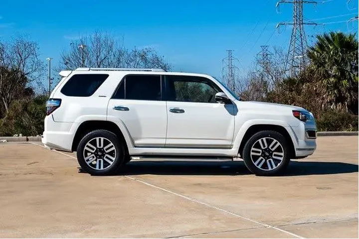 $33492 : Toyota 4Runner 2020 AWD Limi image 2