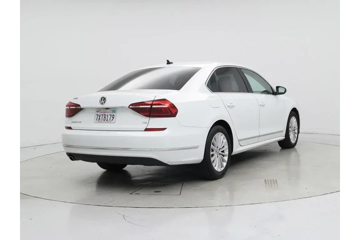 $13998 : Volkswagen Passat 2017 1.8T image 8