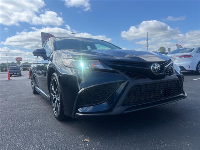 $24499 : PRE-OWNED 2021 TOYOTA CAMRY SE image 10