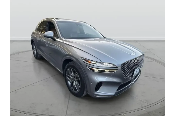 $33451 : Genesis GV70 2023 AWD 2.5T S image 1