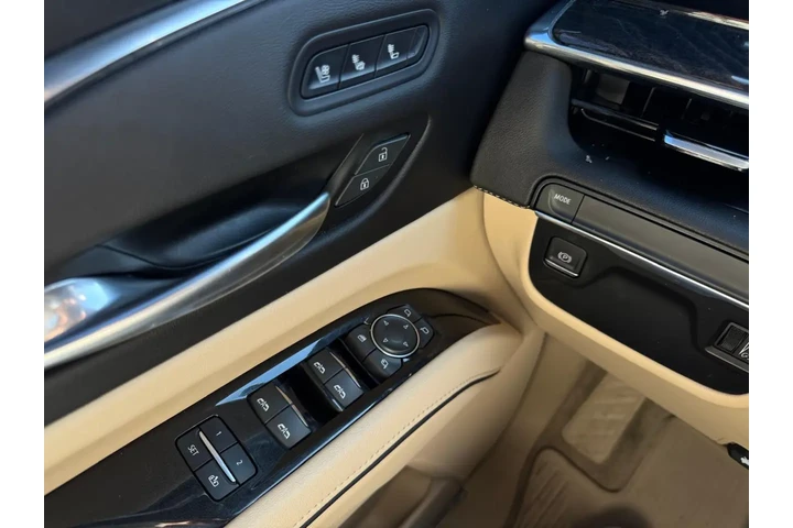 2022 Escalade Premium Luxury image 8