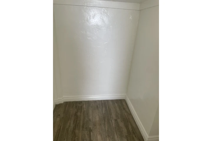 $1395 : 1443 BONNIE BRAE image 3