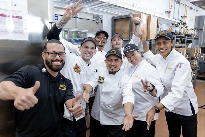 COCINEROS, LAVAPLATOS, MESEROS image 1