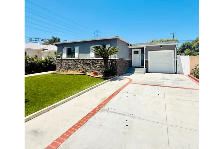 $2400 : 3Bed House in Slauson Ave, LA image 1