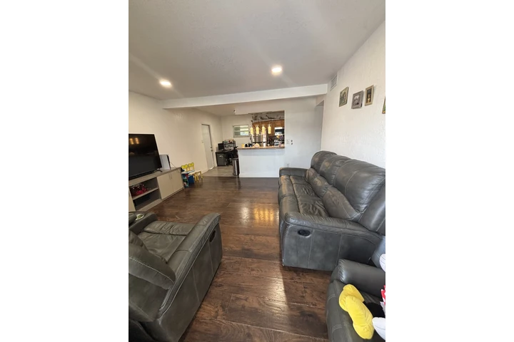$2800 : Se renta casa en buena zona image 2