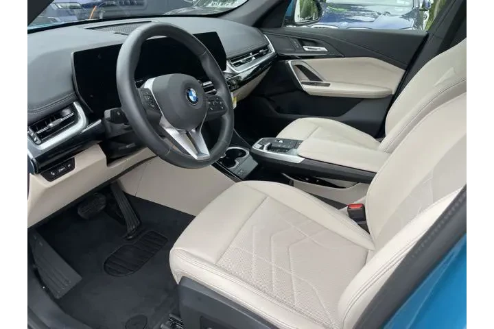 $42795 : BMW X1 2025 AWD xDrive28i 4d image 10