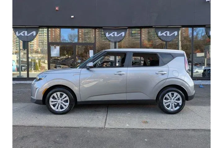 $15695 : Kia Soul 2023 S 4dr Crossove image 10