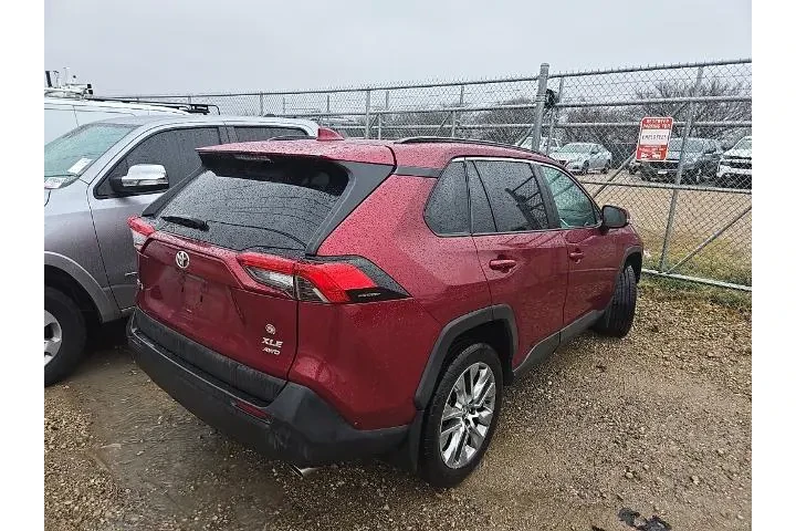 $21917 : Toyota RAV4 2020 AWD XLE Pre image 3