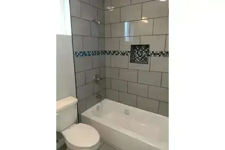 $3600 : LARGE 3 BED, 4 BA, APT. image 2