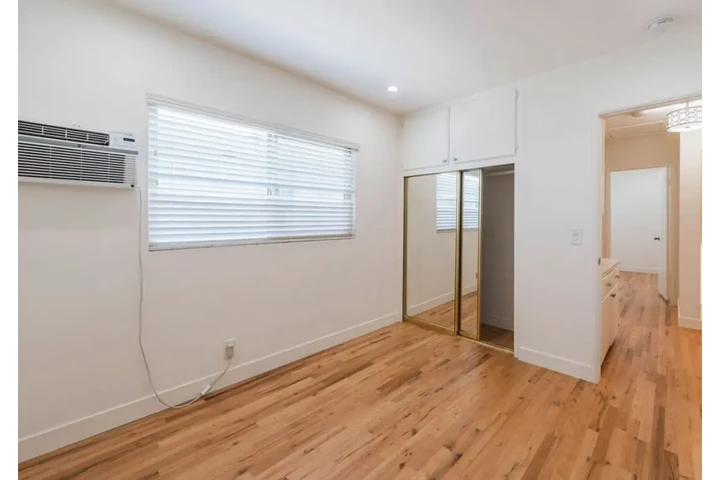 $1900 : 2 Bed 1Bath Apt in Westmont image 7