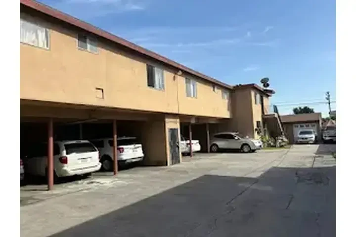 $2200 : LYNWOOD APARTAMENTO image 3