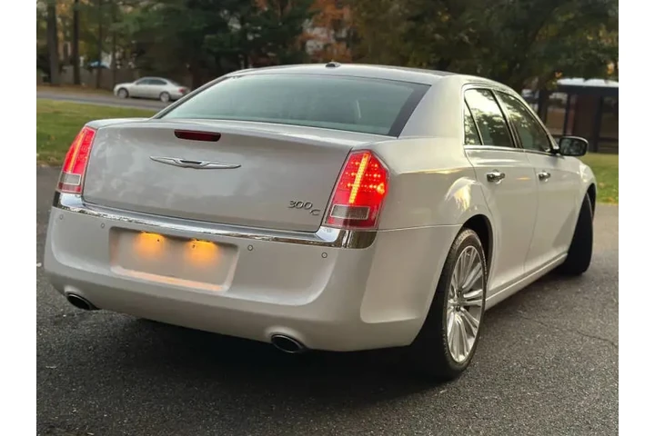 $11990 : 2014 300 C image 6