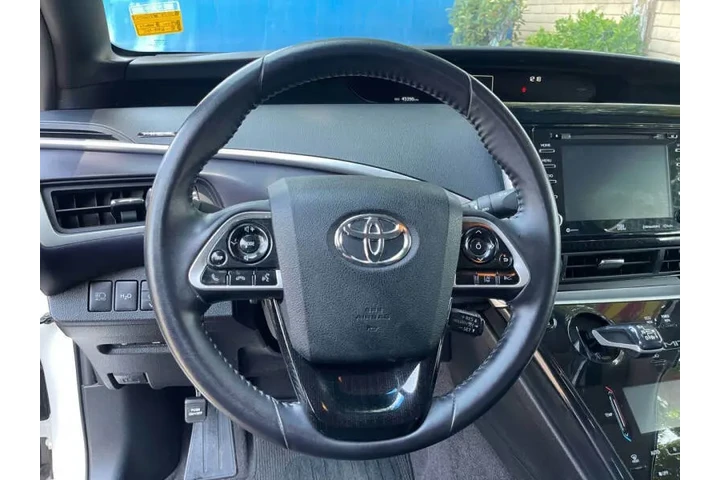 2019 Mirai image 7