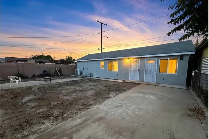 $2050 : Enjoy a spacious open floor pl image 1