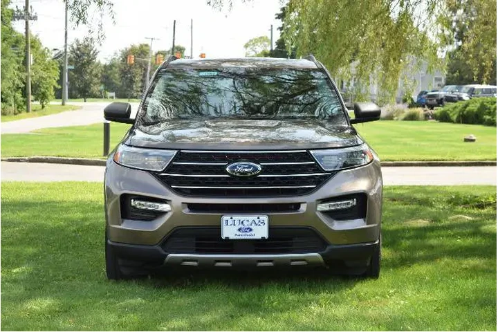 $27934 : Ford Explorer 2021 AWD XLT 4 image 2
