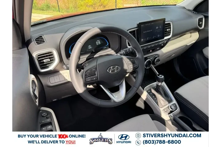 $25043 : Hyundai VENUE 2026 SEL 4dr C image 3