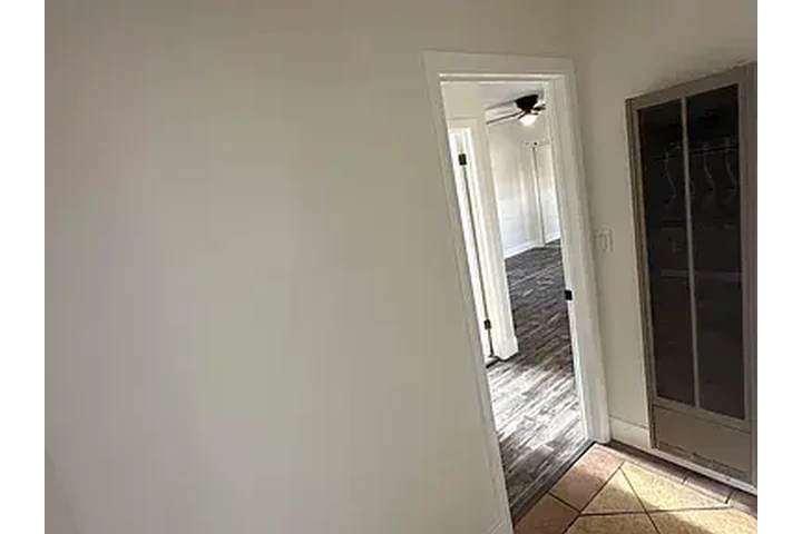 $950 : Modern 1BD 1BT available image 5