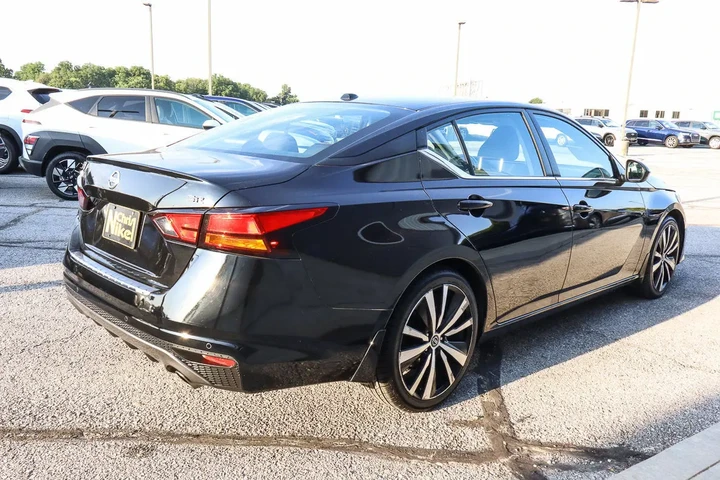 $18688 : 2022 Altima 2.5 SR image 4
