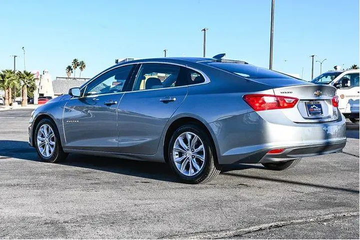 $17288 : Chevrolet Malibu 2023 LT 4dr image 5