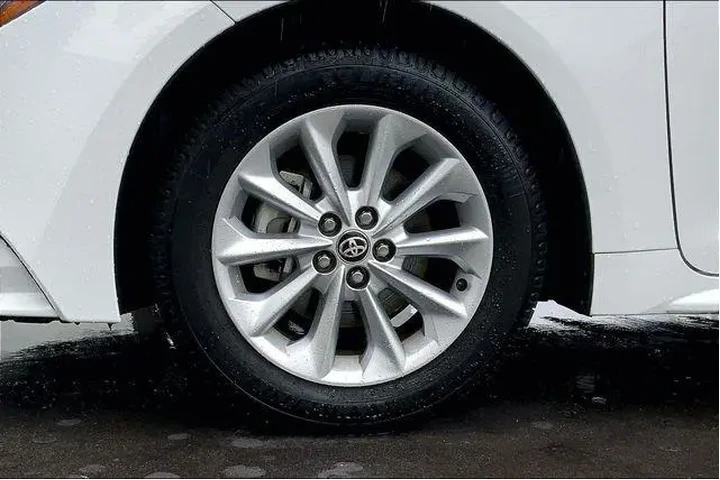 $22985 : Toyota Corolla 2022 LE 4dr S image 9