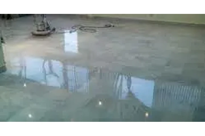 Lavado y encerado de pisos image 5