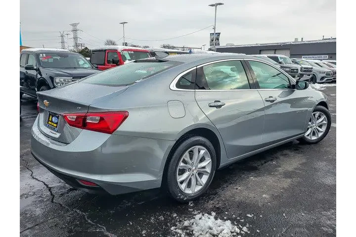 $21880 : Chevrolet Malibu 2024 LT 4dr image 8
