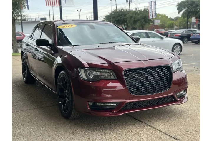 $20499 : 2019 300 Touring image 4