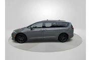 $15246 : Chrysler Pacifica 2020 Touri thumbnail