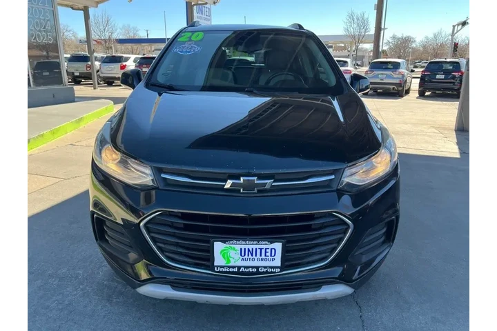 2020 Trax LT FWD image 2