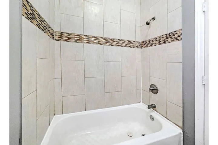 $1600 : 4 Bedrooms House in Atlanta GA image 9