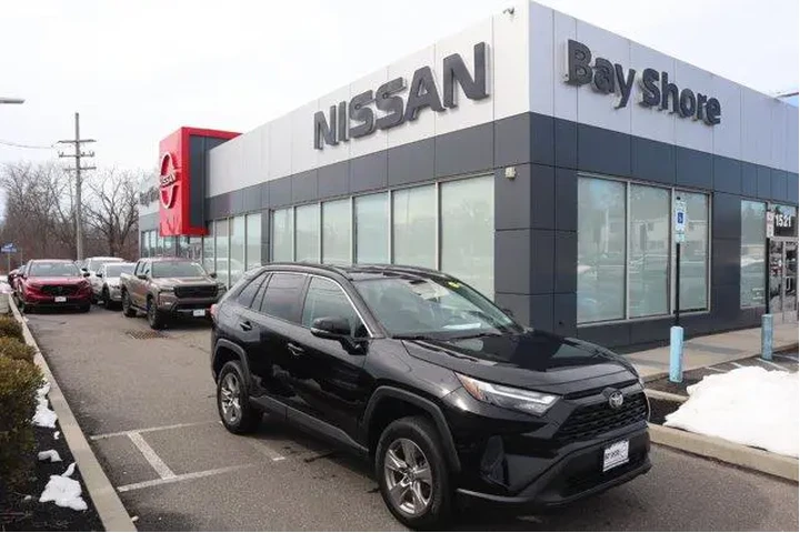 $21181 : Toyota RAV4 2023 XLE 4dr SUV image 2