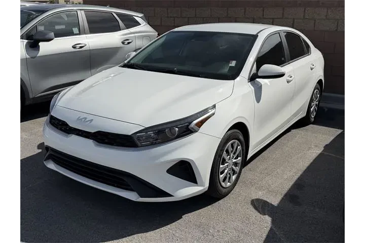 $16988 : Kia Forte 2024 LX 4dr Sedan image 2